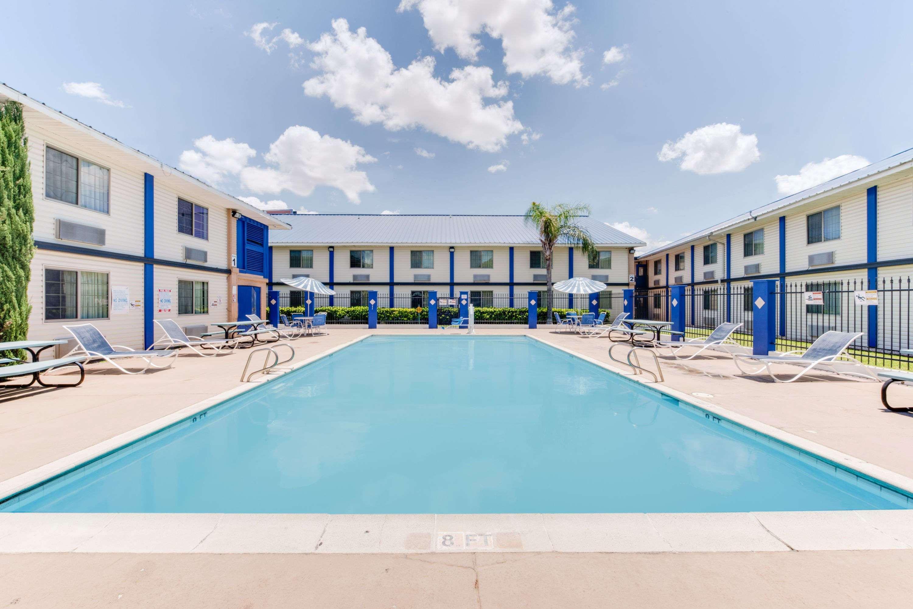 Days Inn & Suites By Wyndham Laredo Exterior foto